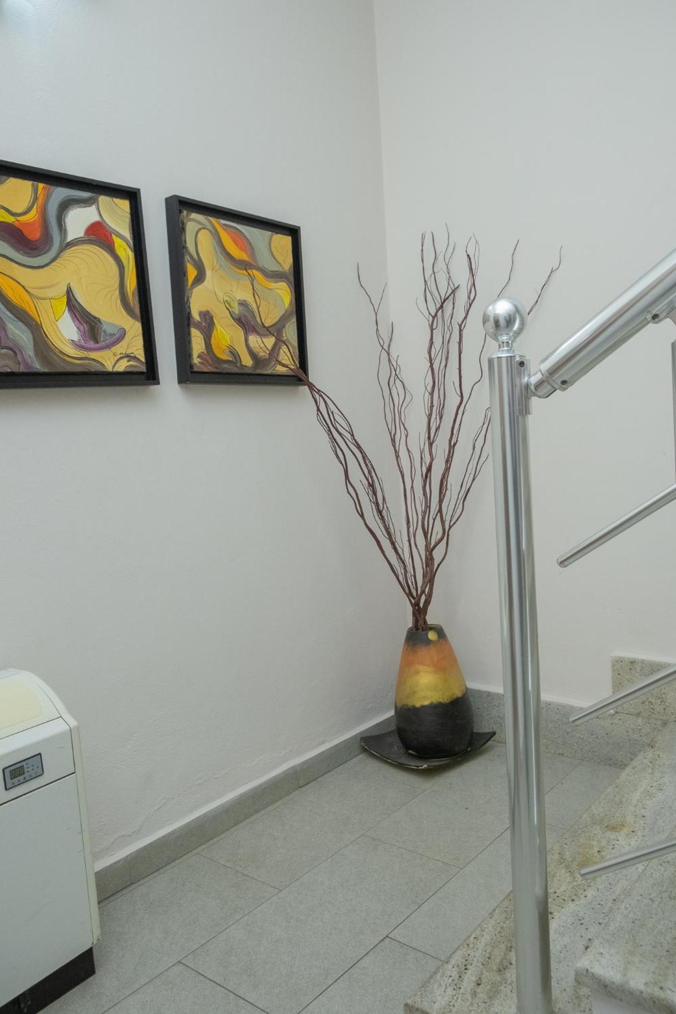 Albjona Guesthouse Тирана Экстерьер фото