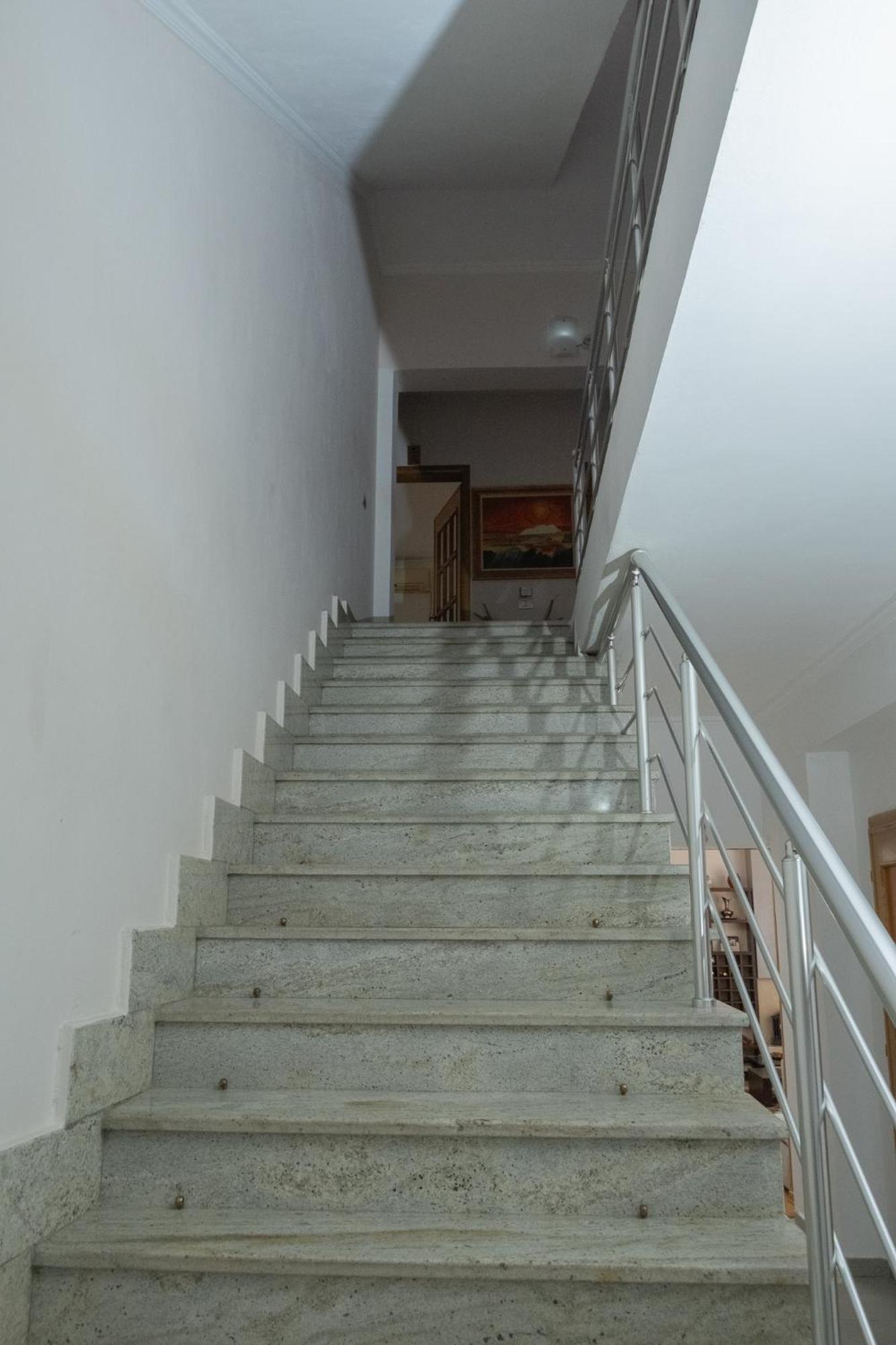 Albjona Guesthouse Тирана Экстерьер фото